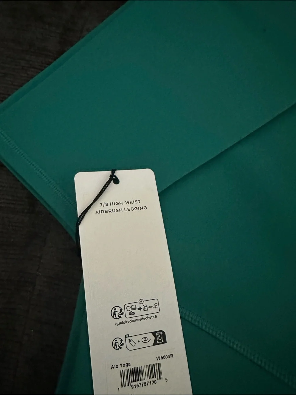 Alo High-Rise Leggings in a Emerald Isle